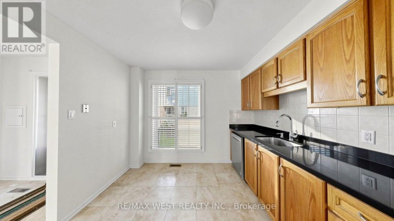 24 - 25 GOSFORD BOULEVARD, Toronto (Black Creek), Ontario, M3N2G7