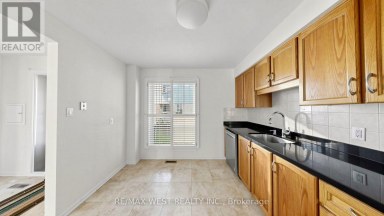 24 - 25 GOSFORD BOULEVARD Toronto (Black Creek) Ontario photo 15