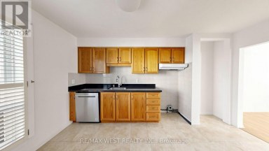 24 - 25 GOSFORD BOULEVARD Toronto (Black Creek) Ontario photo 17