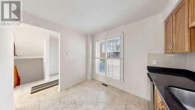 24 - 25 GOSFORD BOULEVARD Toronto (Black Creek) Ontario photo 18