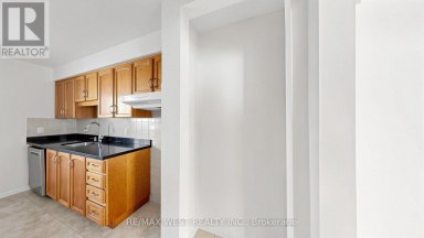 24 - 25 GOSFORD BOULEVARD Toronto (Black Creek) Ontario photo 19