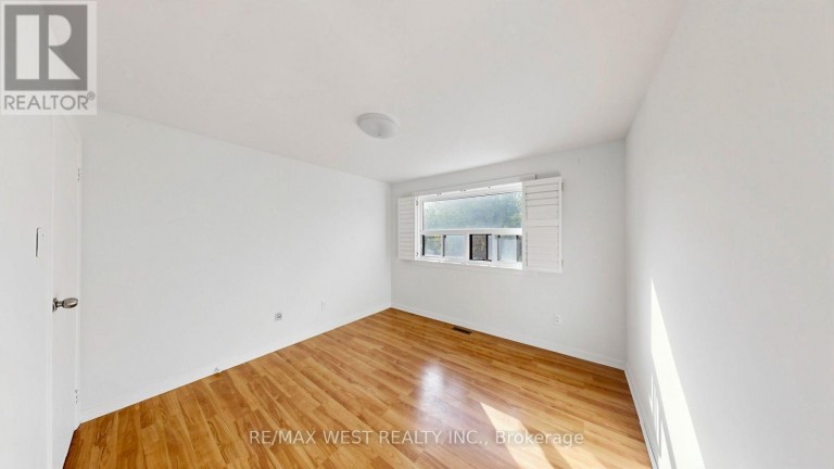 24 - 25 GOSFORD BOULEVARD, Toronto (Black Creek), Ontario, M3N2G7
