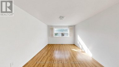 24 - 25 GOSFORD BOULEVARD Toronto (Black Creek) Ontario photo 27