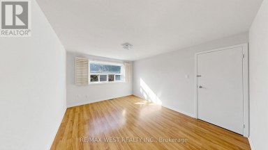 24 - 25 GOSFORD BOULEVARD Toronto (Black Creek) Ontario photo 28