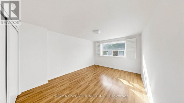 24 - 25 GOSFORD BOULEVARD, Toronto (Black Creek), Ontario, M3N2G7