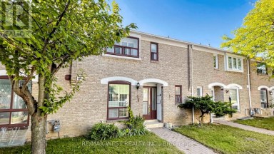 24 - 25 GOSFORD BOULEVARD Toronto (Black Creek) Ontario photo 3