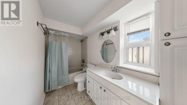 24 - 25 GOSFORD BOULEVARD Toronto (Black Creek) Ontario photo 31