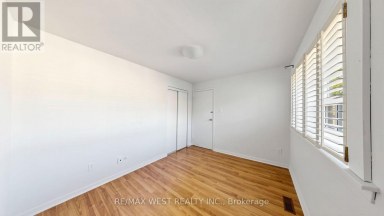 24 - 25 GOSFORD BOULEVARD Toronto (Black Creek) Ontario photo 34