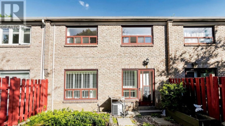 24 - 25 GOSFORD BOULEVARD, Toronto (Black Creek), Ontario, M3N2G7