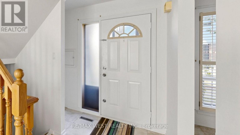 24 - 25 GOSFORD BOULEVARD, Toronto (Black Creek), Ontario, M3N2G7