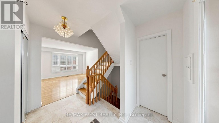 24 - 25 GOSFORD BOULEVARD, Toronto (Black Creek), Ontario, M3N2G7