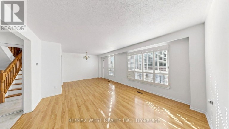 24 - 25 GOSFORD BOULEVARD, Toronto (Black Creek), Ontario, M3N2G7