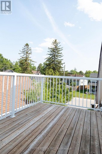 8 DUFFERIN STREET, Barrie (Sanford), Ontario, L4N2J7