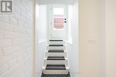 LOWER - 138 MILVERTON BOULEVARD Toronto (Danforth) Ontario photo 2