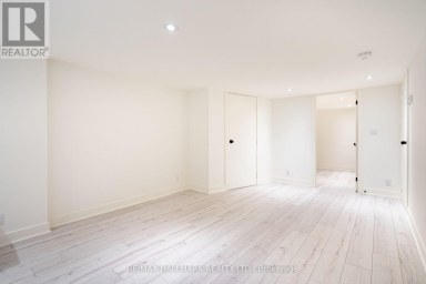 LOWER - 138 MILVERTON BOULEVARD Toronto (Danforth) Ontario photo 9