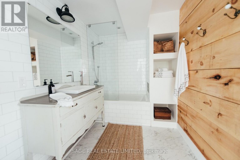 UPPER - 83 INGHAM AVENUE, Toronto (North Riverdale), Ontario, M4K2W8
