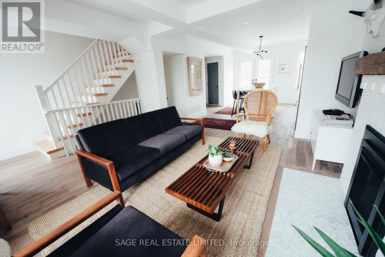 UPPER - 83 INGHAM AVENUE, Toronto (North Riverdale), Ontario, M4K2W8