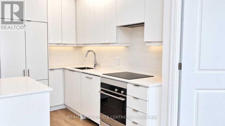 1001 - 30 ELM DRIVE W, Mississauga (City Centre), Ontario, L5B1L9