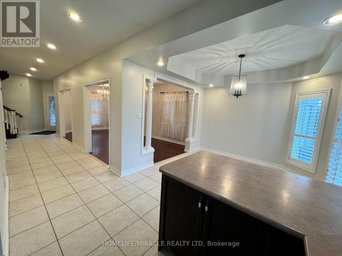 6 SWEET BRIAR LANE, Brampton (Snelgrove), Ontario, L6Z4V3