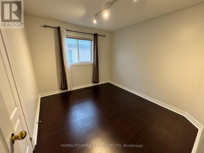 6 SWEET BRIAR LANE, Brampton (Snelgrove), Ontario, L6Z4V3