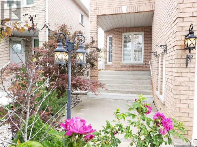 6 SWEET BRIAR LANE, Brampton (Snelgrove), Ontario, L6Z4V3