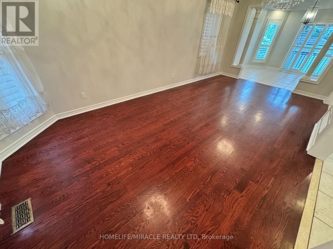 6 SWEET BRIAR LANE, Brampton (Snelgrove), Ontario, L6Z4V3