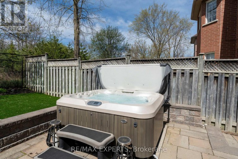 28 CRESTRIDGE DRIVE, Caledon (Bolton North), Ontario, L7E2T7
