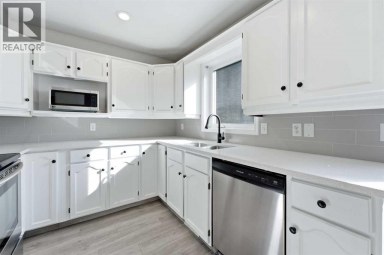 2, 2132 35 Avenue SW Calgary Alberta photo 13