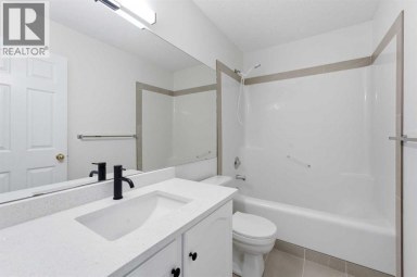 2, 2132 35 Avenue SW Calgary Alberta photo 23