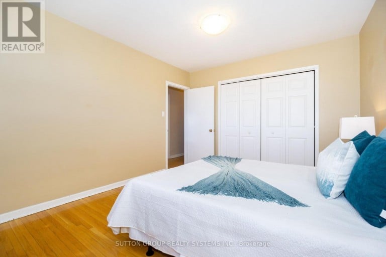 UPPER - 233 HULLMAR DRIVE, Toronto (Black Creek), Ontario, M3N2G2