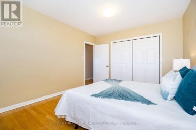 UPPER - 233 HULLMAR DRIVE Toronto (Black Creek) Ontario photo 14