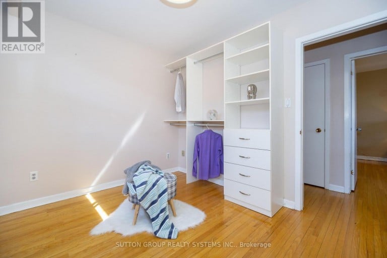 UPPER - 233 HULLMAR DRIVE, Toronto (Black Creek), Ontario, M3N2G2