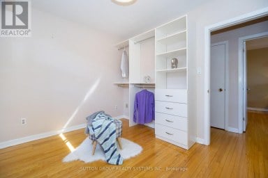 UPPER - 233 HULLMAR DRIVE Toronto (Black Creek) Ontario photo 15