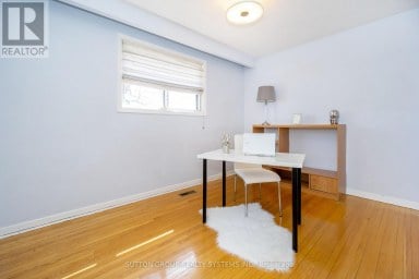 UPPER - 233 HULLMAR DRIVE Toronto (Black Creek) Ontario photo 17