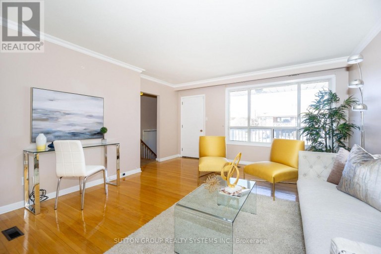 UPPER - 233 HULLMAR DRIVE, Toronto (Black Creek), Ontario, M3N2G2