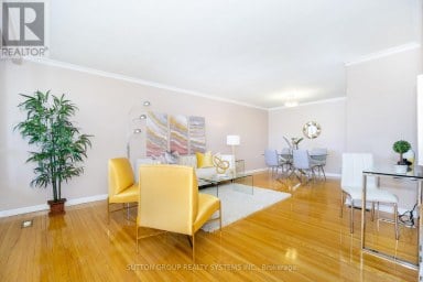 UPPER - 233 HULLMAR DRIVE Toronto (Black Creek) Ontario photo 8