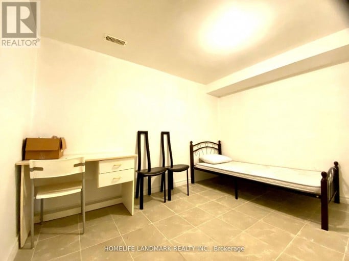 ROOM C - 3371 CIDER MILL PLACE, Mississauga (Erin Mills), Ontario, L5L3H6