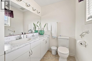 11 MONROE COURT Prince Edward County (Wellington Ward) Ontario photo 14
