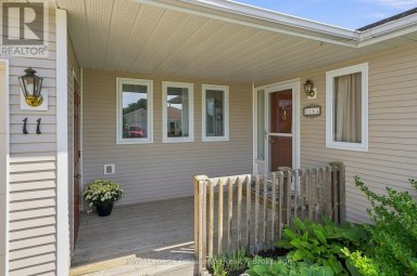 11 MONROE COURT Prince Edward County (Wellington Ward) Ontario photo 2