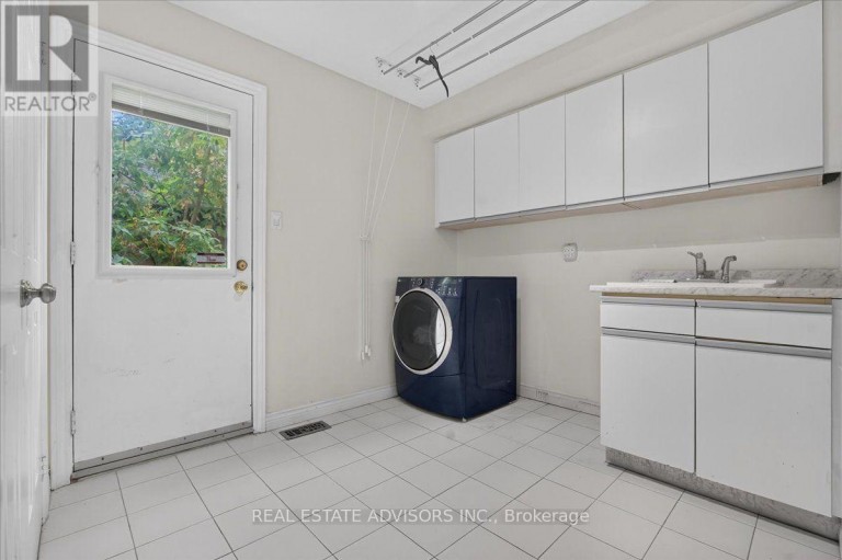 1 BRONTE ROAD, Markham (Thornlea), Ontario, L3T7H5