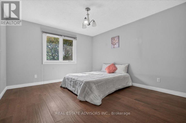 1 BRONTE ROAD, Markham (Thornlea), Ontario, L3T7H5