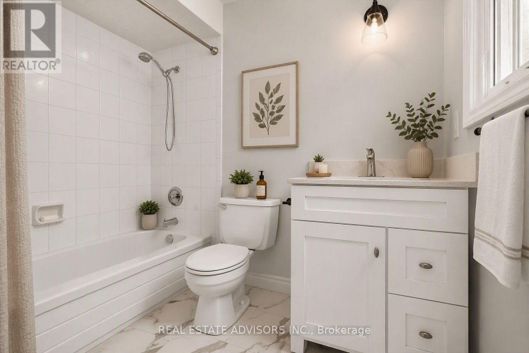 1 BRONTE ROAD, Markham (Thornlea), Ontario, L3T7H5