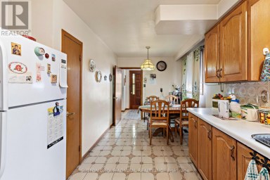 201 DERRYDOWN ROAD Toronto (York University Heights) Ontario photo 17