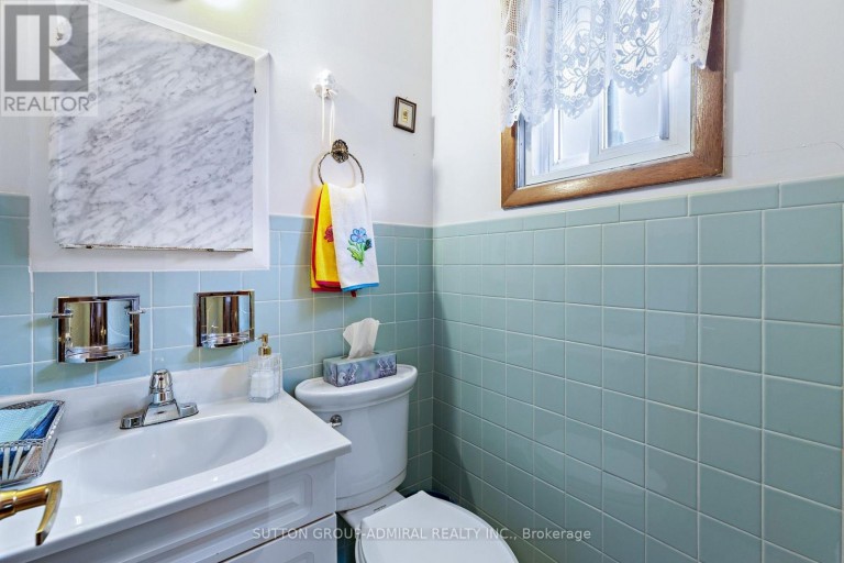 201 DERRYDOWN ROAD, Toronto (York University Heights), Ontario, M3J1S2