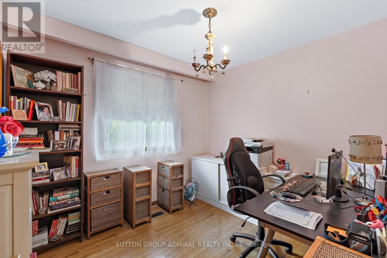201 DERRYDOWN ROAD, Toronto (York University Heights), Ontario, M3J1S2