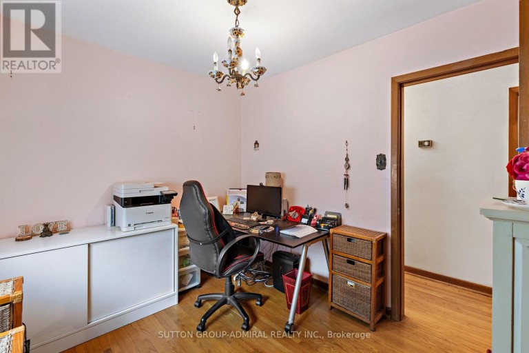 201 DERRYDOWN ROAD, Toronto (York University Heights), Ontario, M3J1S2