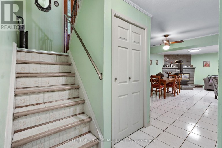 201 DERRYDOWN ROAD, Toronto (York University Heights), Ontario, M3J1S2