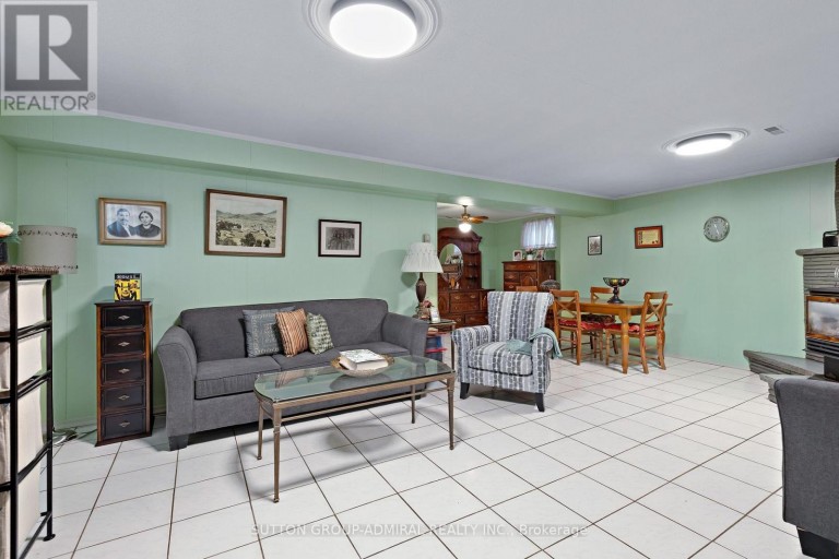 201 DERRYDOWN ROAD, Toronto (York University Heights), Ontario, M3J1S2
