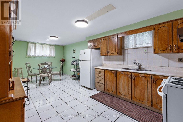 201 DERRYDOWN ROAD, Toronto (York University Heights), Ontario, M3J1S2