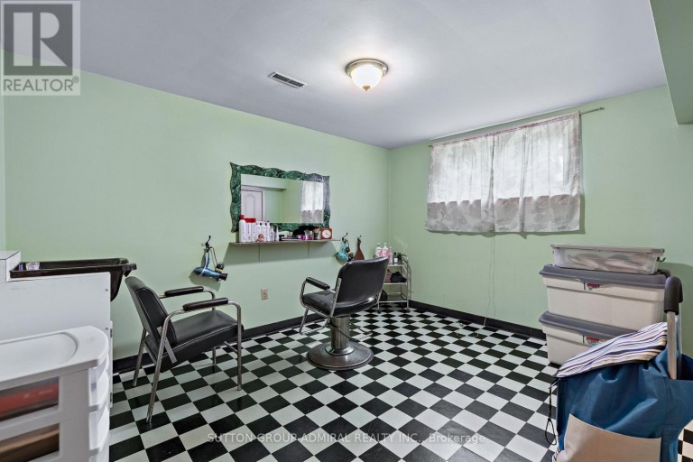 201 DERRYDOWN ROAD, Toronto (York University Heights), Ontario, M3J1S2
